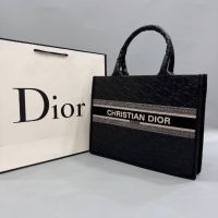 Дамска чанта Christian Dior, снимка 5 - Чанти - 45248528