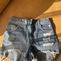 Къси панталони  Bershka, снимка 1 - Къси панталони и бермуди - 45176495