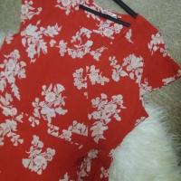 УНИКАЛНО КРАСИВА червена рокля на бели цветя, снимка 2 - Рокли - 45018137