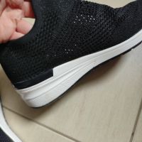 дамски черни спортни обувки с камъчета марка Lastrada, снимка 2 - Маратонки - 45791200