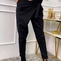 Черен панталон с прехлупка , снимка 1 - Панталони - 45332689