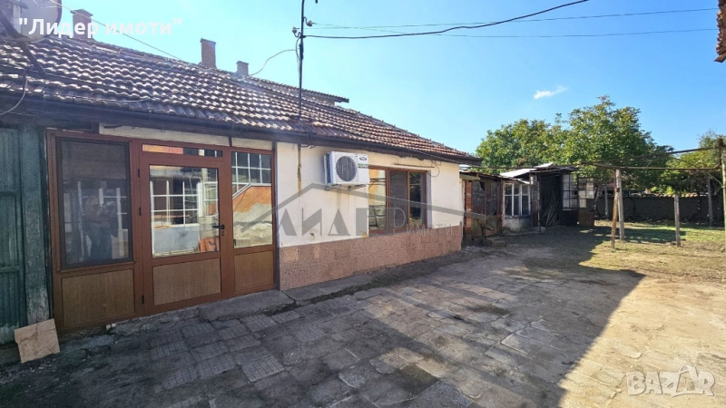 Къща с дворно място от 507 кв.м. в с. Цалапица, снимка 1