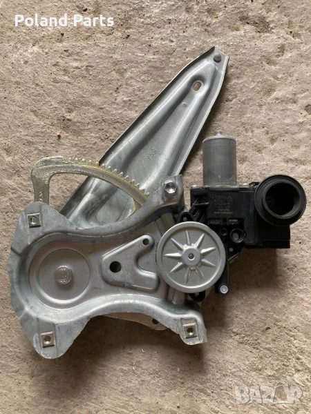 Моторче стъклоповдигач задно дясно Тойота ЦХР 85720-F4020 Toyota C-HR, снимка 1