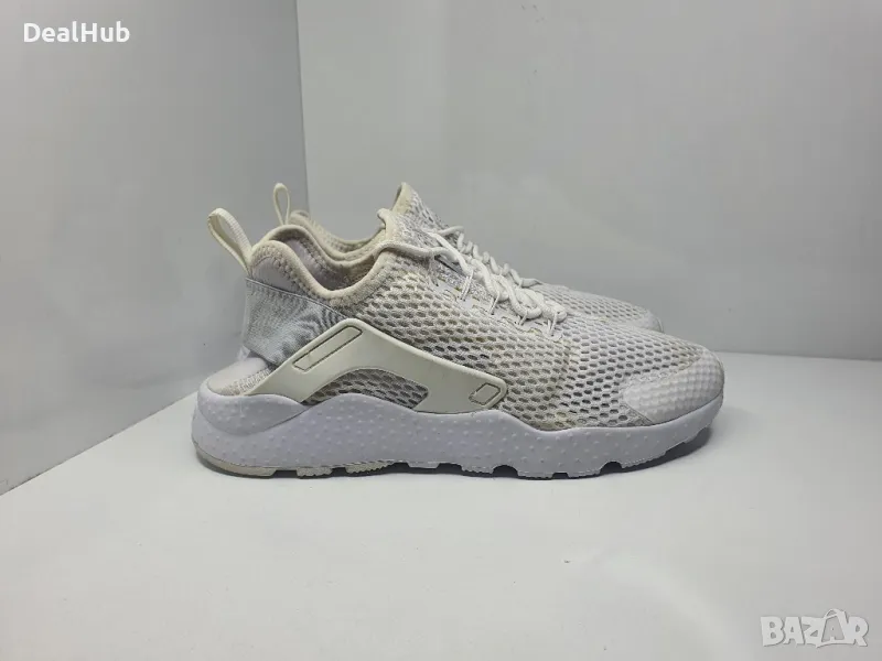 Маратонки Nike Air Huarache 

Носени един път ,като нови. 

Размер 38 стелка 24 см.

Цена 69 лв., снимка 1