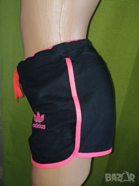 Adidas XL- Къси  оригинални панталонки от трико в черно и неонови бродерии, снимка 1