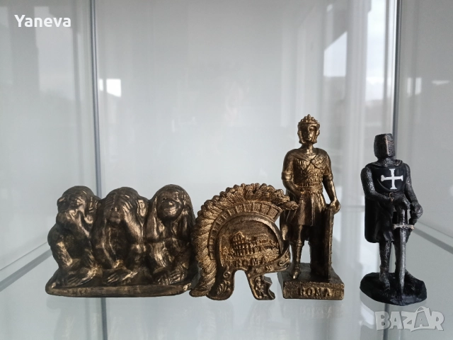 Римски воин, шлем магнит, рицар от Малта, трите мъдри маймуни. 