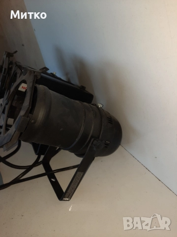 Прожектор MINI PC 300 W с 2 броя лампи за дискотечно осветление на EUROLITE, снимка 6 - Друга електроника - 52924061