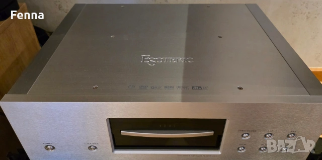 Esoteric UX-1 – High-End Universal SACD/CD/DVD-A Player, снимка 2 - Други - 53808894