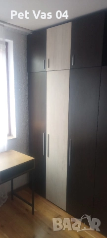 Продавам два трикрилни гардероба единият е с надстройка , снимка 5 - Гардероби - 54086664