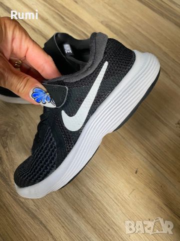 Оригинални юношески маратонки Nike revolution 4! 29,5 н, снимка 1 - Детски маратонки - 46366365