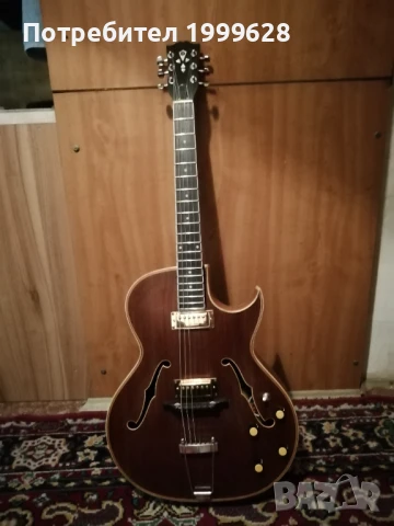 арч топ 1955 г италианска кьстьм, снимка 1