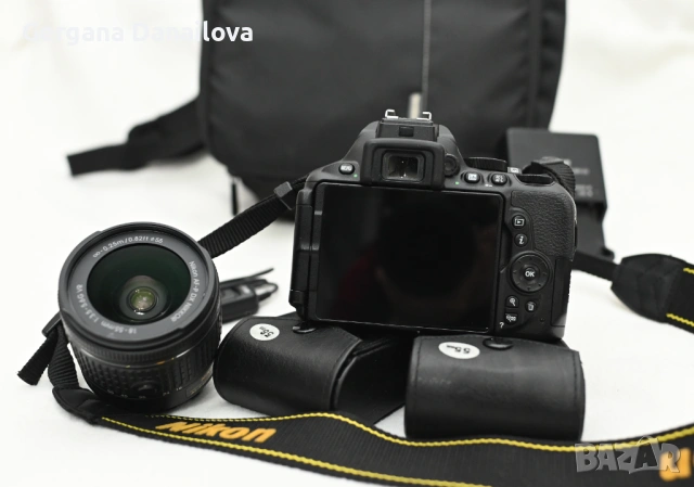 Nikon D5600 „Като нов“ (Само 8301 кадъра) + 2 обектива и пълен комплект аксесоари, снимка 3 - Фотоапарати - 53918645