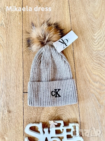 Разкошни шапки СК,The North face,Miu Miu с етествен пух, снимка 4 - Шапки - 52371754