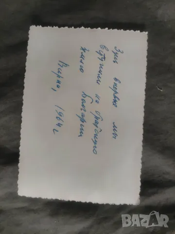 Стара снимка Варна - Морската гара 1964,Ученички в носии, след празника на гимназията 1942, снимка 2 - Други ценни предмети - 50047655