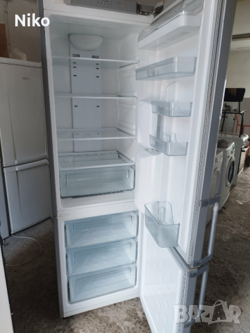 Хладилник с диспенсер Samsung , снимка 2 - Хладилници - 44941540