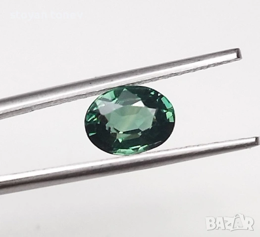 Естествен сапфир в искрящ зелен цвят 0.94кт.! Сертифициран! нов!