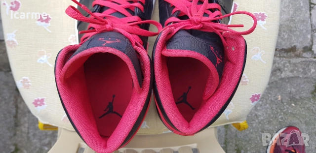 Оригинални маратонки Air Jordan 1 Mid, снимка 9 - Маратонки - 52054384