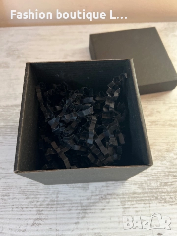 Черна кутия подходяща за подарък с черни хартии нарязани на Шредер за уплътнение 🖤, снимка 2 - Други - 52247660