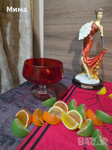 Голяма чаша от цветно стъкло