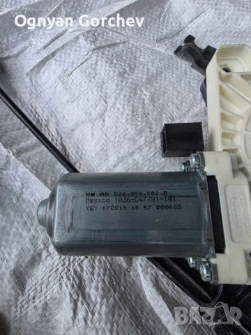 ВРАТА ДЯСНА AUDI Q5- готова за боя с пълен комплект части , снимка 10 - Части - 53985418