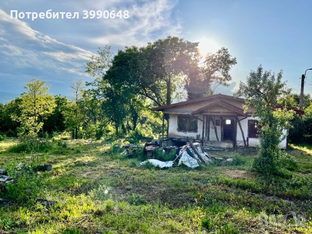 Продавам голям парцел с къща в с. Поцърненци, снимка 1 - Къщи - 44265568