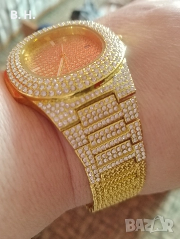 ЛУКСОЗЕН ЧАСОВНИК В ЦВЯТ ЖЪЛТО ЗЛАТО, СЪС СВЕТЕЩИ ЕЛЕМЕНТИ , снимка 3 - Луксозни - 53844312