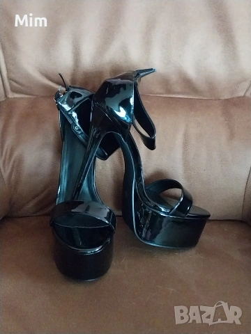  Резервирани 42 Черни ,лачени сандали с ток 16,5, снимка 5 - Сандали - 53269625