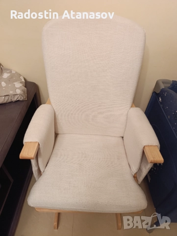 Стол за кърмене с табуретка от Айко