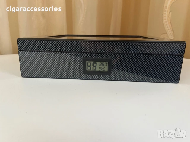 Хумидор за пури – испански кедър, карбонов дизайн, хигрометър, снимка 2 - Табакери - 38252604