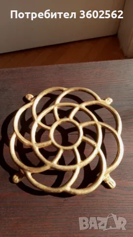 ажурна месингова поставка