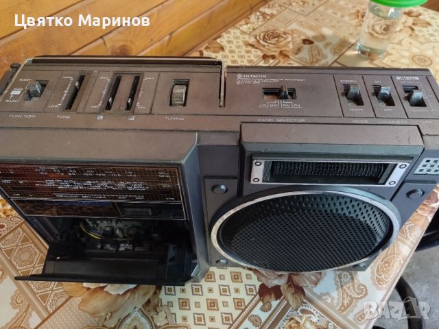 Радио касетофон Hitachi TRK2200E, снимка 2 - Радиокасетофони, транзистори - 46417393