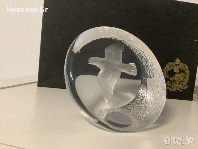 Преспапие  кристал произведено в Швеция подпис Матса Йонассона “Гълъб на мира”, снимка 2 - Антикварни и старинни предмети - 53230546
