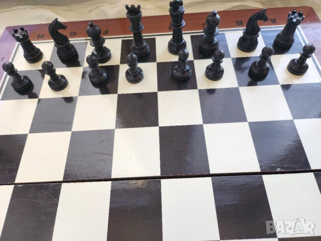 шах - голям к-т фигури+пулове/зарове, малък пирографиран 17х17 см 