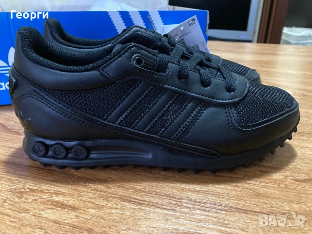 Оригинални маратонки Adidas, снимка 5 - Маратонки - 53371946