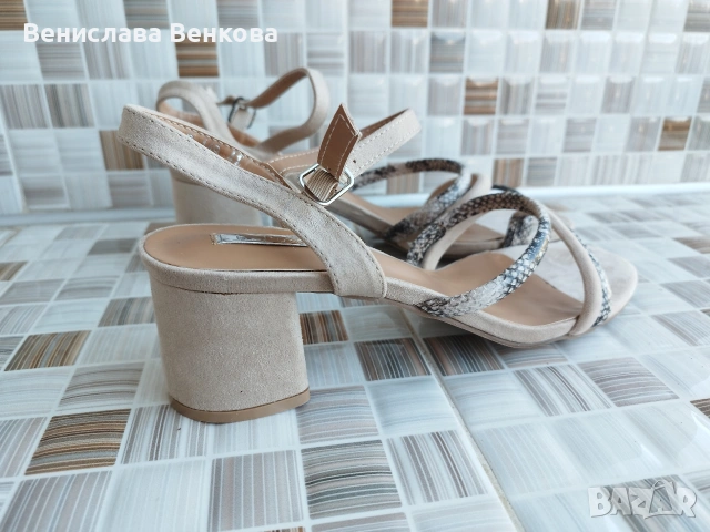 Дамски обувки номер 40 и 41. Сандали равни и нисък ток маратонки Адидас Adidas , снимка 3 - Сандали - 53969023