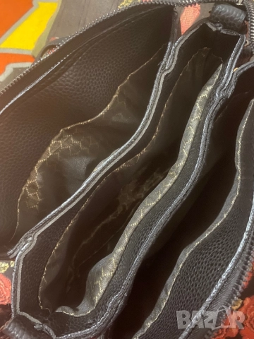 Дамска чанта Guess, снимка 6 - Чанти - 52487133