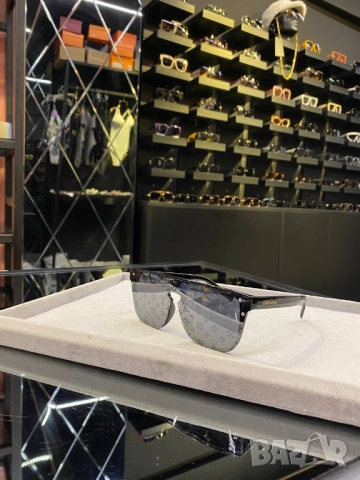 очила с черен обикновен калъф и ув защита versace louis vuitton, снимка 2 - Слънчеви и диоптрични очила - 51444699