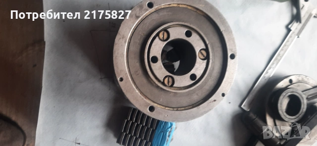 Тричелюстен универсал