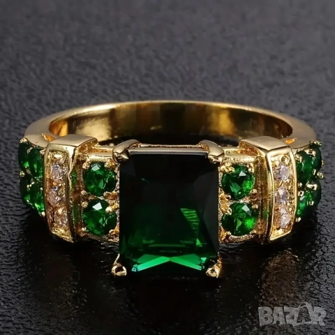 Пръстен с изумруди и кристали, снимка 2 - Пръстени - 50312081
