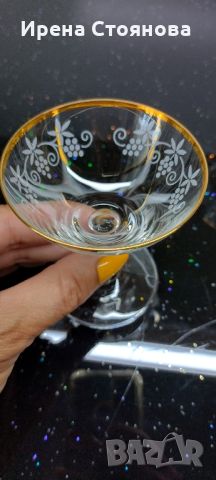 Винтидж сет от тънкостенен кристал чаши. Плътен златен кант, декор лозов лист. , снимка 2 - Чаши - 46441643