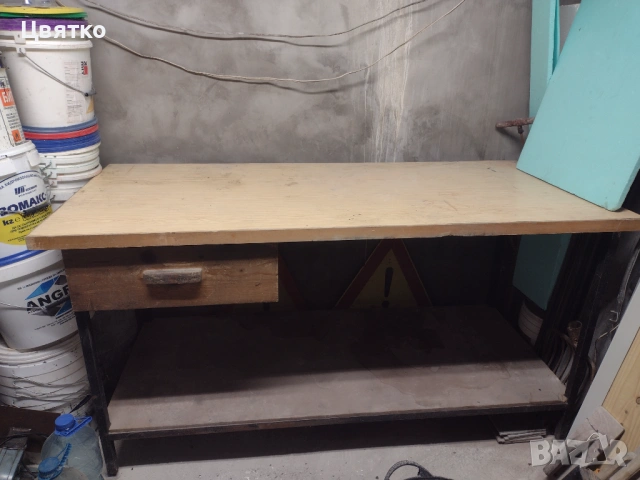 Тезгях ,работна маса