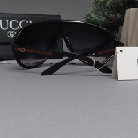 слънчеви очила с кутия на марката и кърпичка на едро , снимка 8 - Слънчеви и диоптрични очила - 45042082