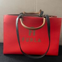 Червена чанта Furla, снимка 7 - Чанти - 45528097