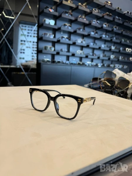очила с черен обикновен калъф и ув защита versace chanel , снимка 1