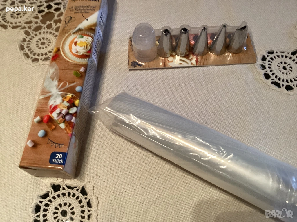 Шприц за украса на сладки и други храни с ръкави за сместа, снимка 1