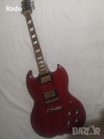 Продавам соло китара "Justin" SG