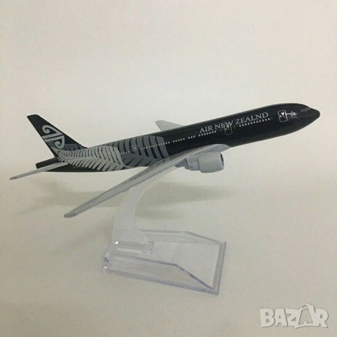 Бойнг 777 самолет модел макет метален лайнер Air New Zeаland далечно пътуване, снимка 3 - Колекции - 44974787