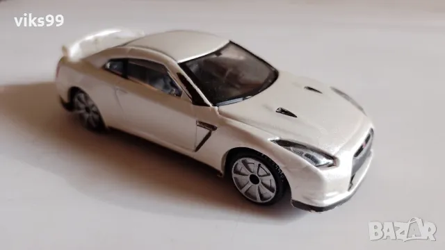 Bburago Nissan GT-R 2009 - Мащаб 1:43, снимка 5 - Колекции - 47108778