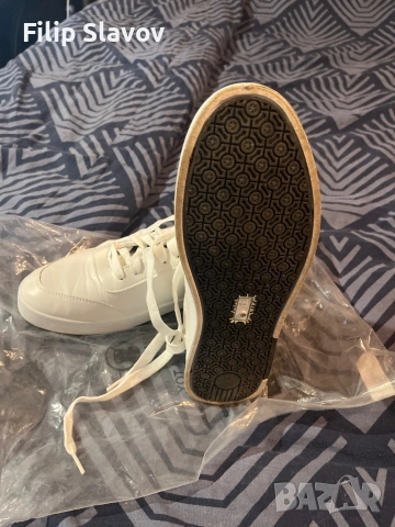 Чисто Нови Бели обувки, снимка 4 - Маратонки - 53694394