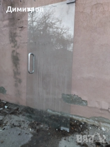 Стъклена врата